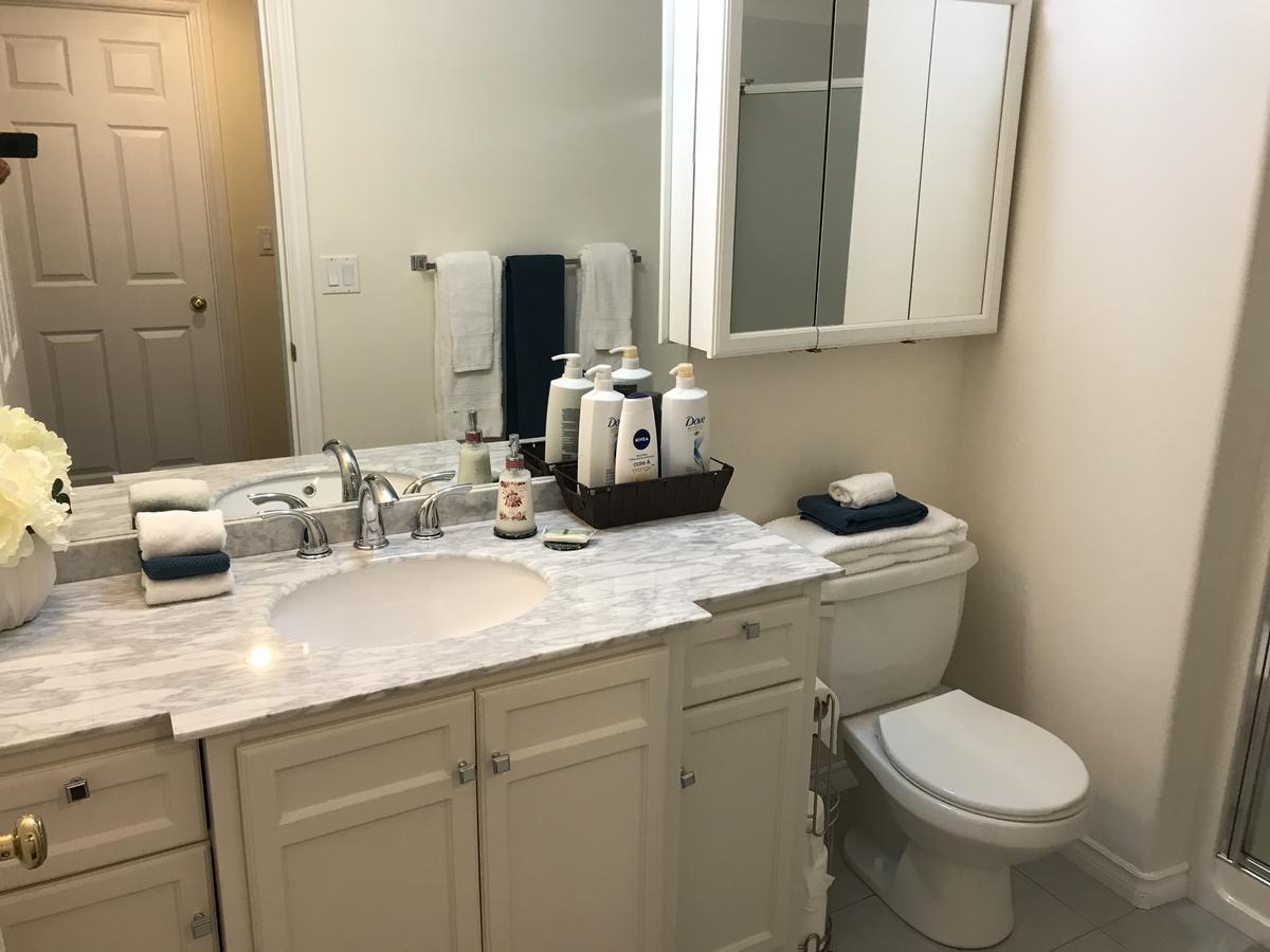 Acker Vacation Rentals Κελόουνα  Εξωτερικό φωτογραφία