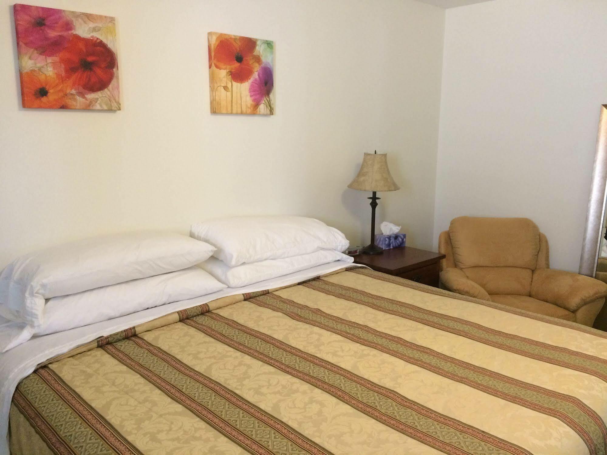 Acker Vacation Rentals Κελόουνα  Εξωτερικό φωτογραφία